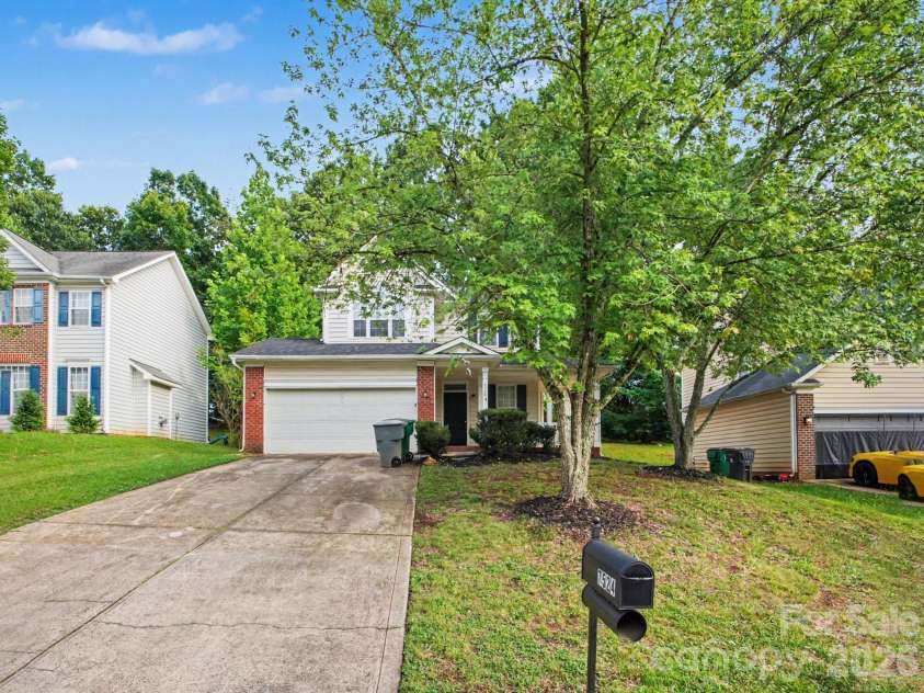 7524 Grabill Drive, Charlotte, NC 28269.  MLS# CAR4391339, YatesRealty ID 37007. 