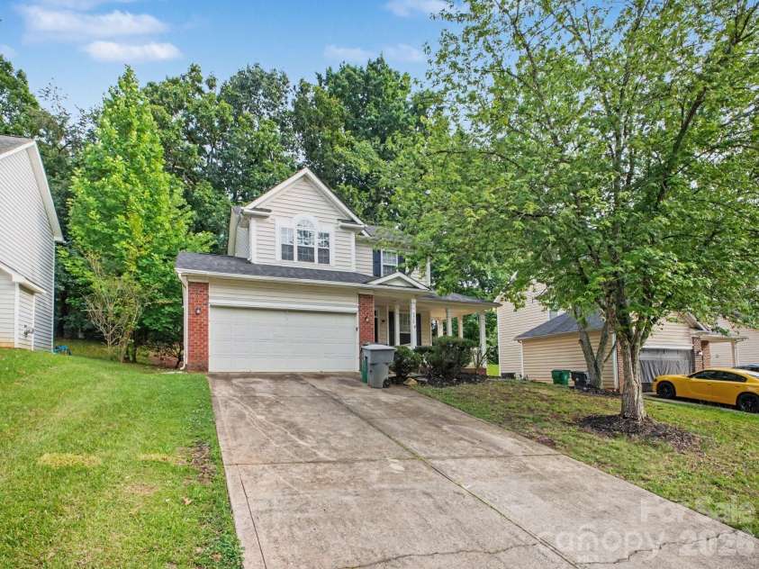 7524 Grabill Drive, Charlotte, NC 28269.  MLS# CAR4391339, YatesRealty ID 37007. 