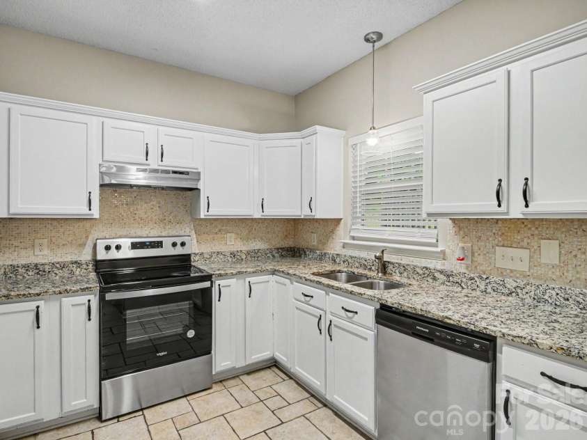 7524 Grabill Drive, Charlotte, NC 28269.  MLS# CAR4391339, YatesRealty ID 37007. 