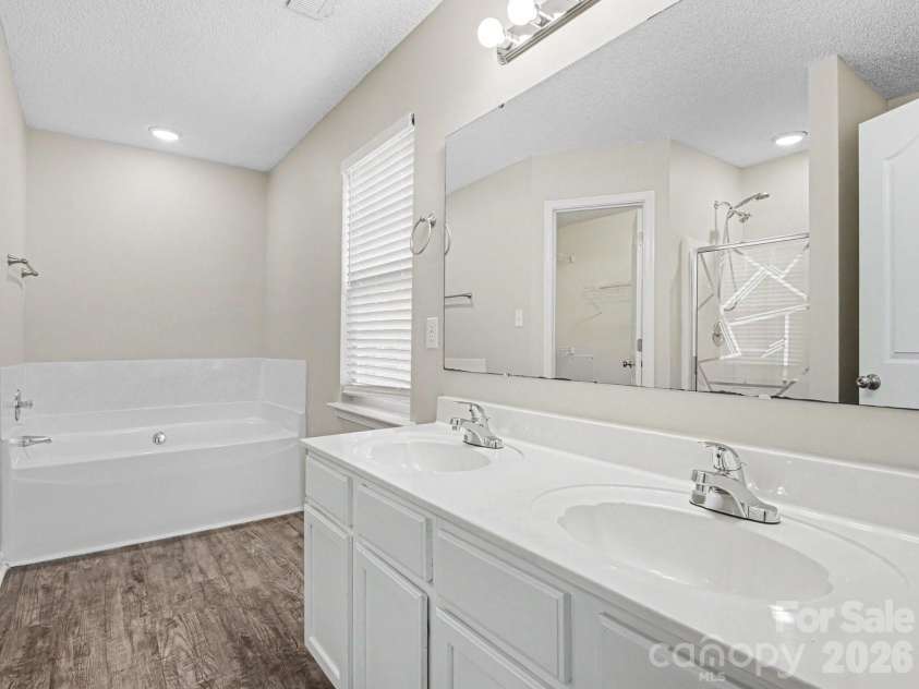 7524 Grabill Drive, Charlotte, NC 28269.  MLS# CAR4391339, YatesRealty ID 37007. 
