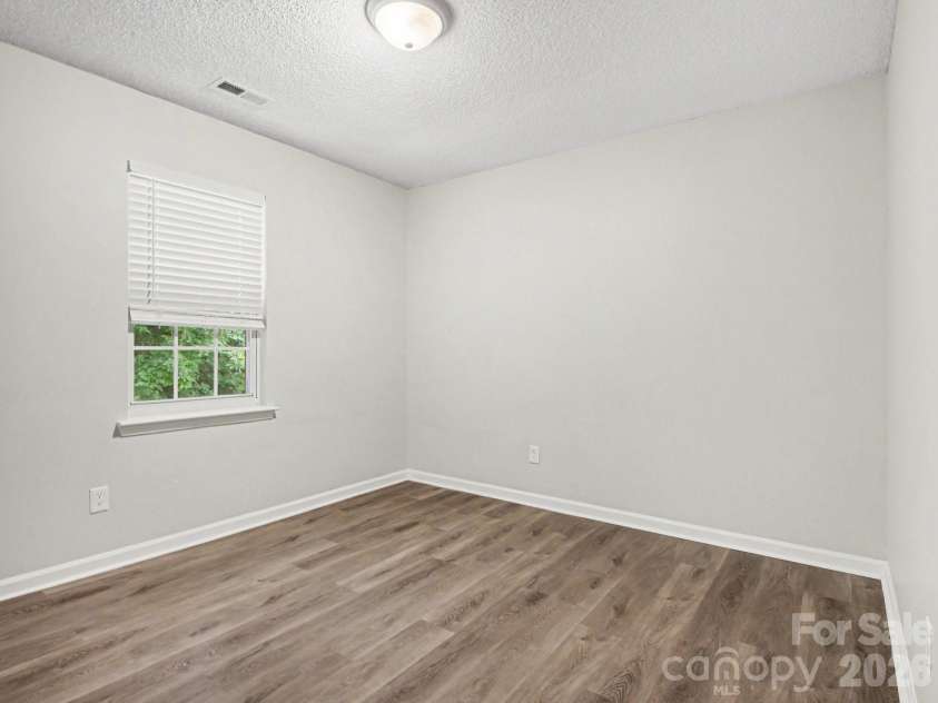 7524 Grabill Drive, Charlotte, NC 28269.  MLS# CAR4391339, YatesRealty ID 37007. 