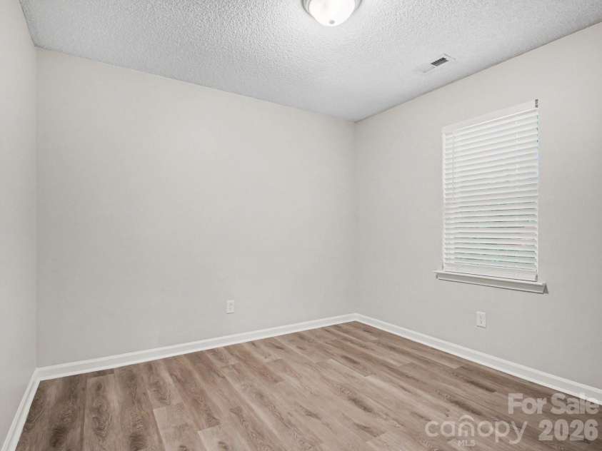 7524 Grabill Drive, Charlotte, NC 28269.  MLS# CAR4391339, YatesRealty ID 37007. 