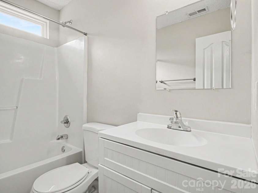 7524 Grabill Drive, Charlotte, NC 28269.  MLS# CAR4391339, YatesRealty ID 37007. 