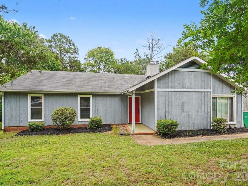 11613 Rimrock Canyon Drive, Charlotte, NC 28226.  MLS# CAR4393969, YatesRealty ID 37009. 
