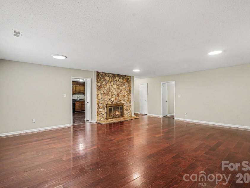 11613 Rimrock Canyon Drive, Charlotte, NC 28226.  MLS# CAR4393969, YatesRealty ID 37009. 