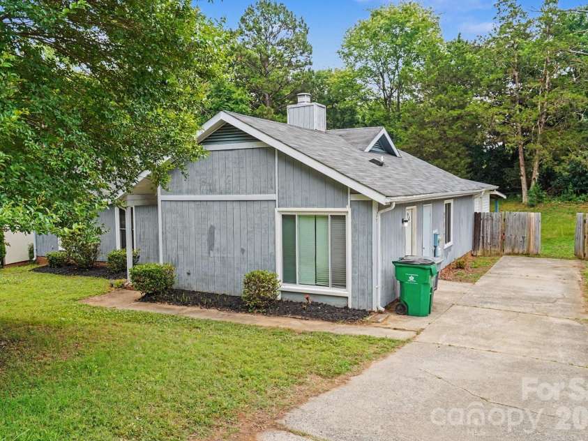 11613 Rimrock Canyon Drive, Charlotte, NC 28226.  MLS# CAR4393969, YatesRealty ID 37009. 
