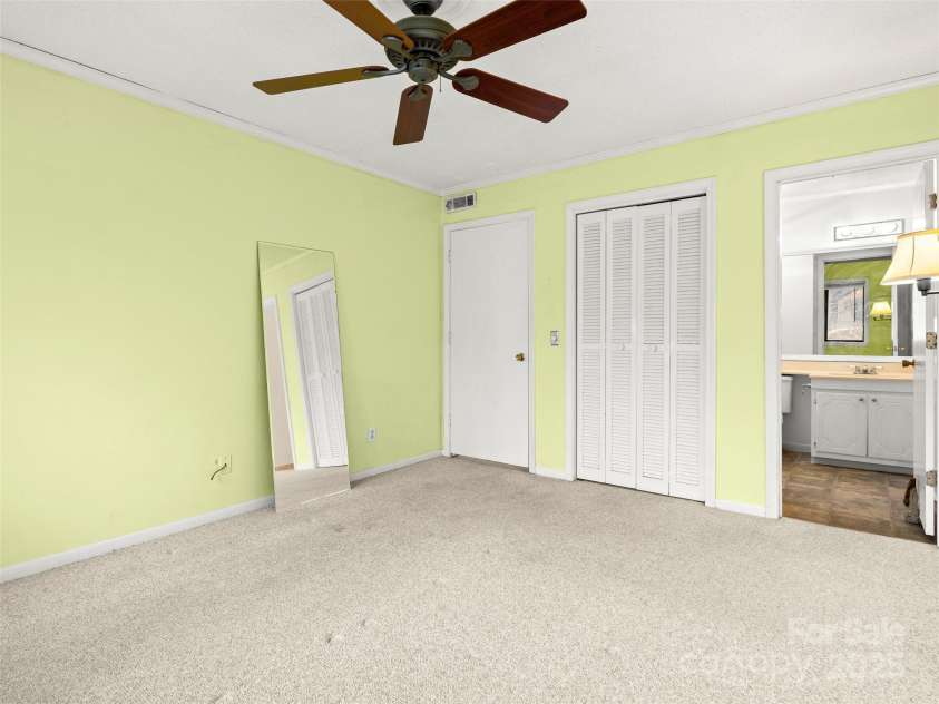 23 Lake Drive, Hendersonville, NC 28739.  MLS# CAR4240993, YatesRealty ID 3701. 