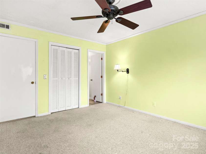 23 Lake Drive, Hendersonville, NC 28739.  MLS# CAR4240993, YatesRealty ID 3701. 