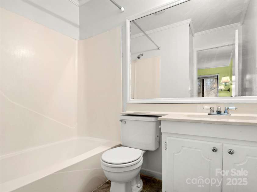 23 Lake Drive, Hendersonville, NC 28739.  MLS# CAR4240993, YatesRealty ID 3701. 