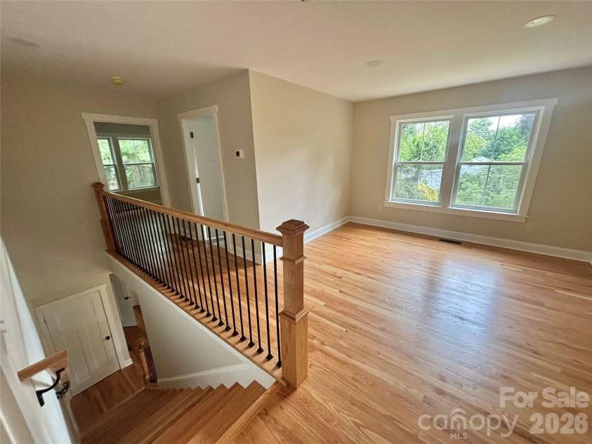 48 Middlemont Avenue, Asheville, NC 28806.  MLS# CAR4403583, YatesRealty ID 37011. 