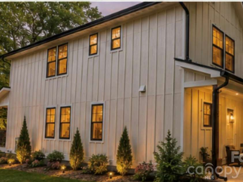 48 Middlemont Avenue, Asheville, NC 28806.  MLS# CAR4403583, YatesRealty ID 37011. 