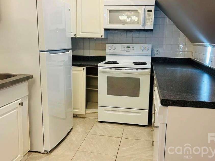 9126 Providence Road, Waxhaw, NC 28173.  MLS# CAR4402899, YatesRealty ID 37012. 2nd apt kitchen