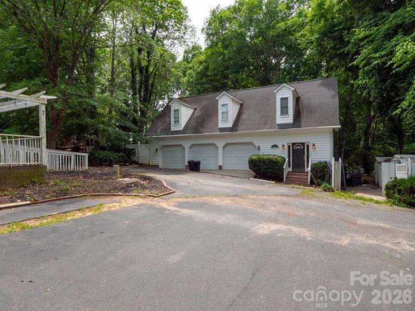 9126 Providence Road, Waxhaw, NC 28173.  MLS# CAR4402899, YatesRealty ID 37012. 