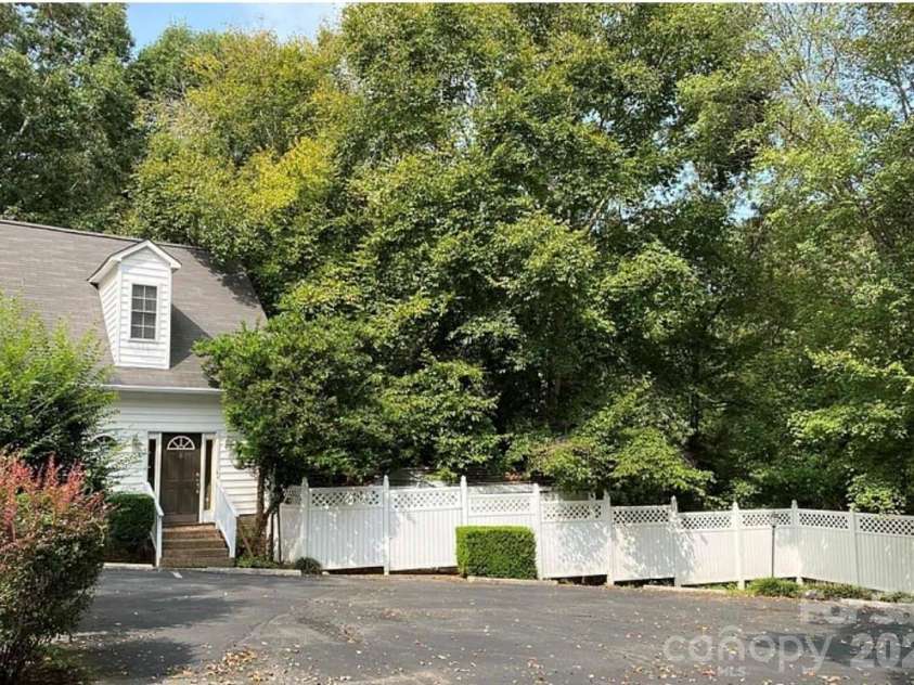9126 Providence Road, Waxhaw, NC 28173.  MLS# CAR4402899, YatesRealty ID 37012. 