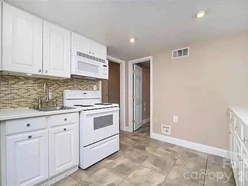 9126 Providence Road, Waxhaw, NC 28173.  MLS# CAR4402899, YatesRealty ID 37012. Apartment 1 kitchen