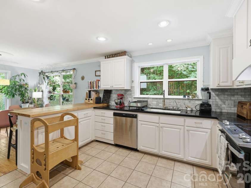 2 Coneflower Court, Black Mountain, NC 28711.  MLS# CAR4400638, YatesRealty ID 37014. 