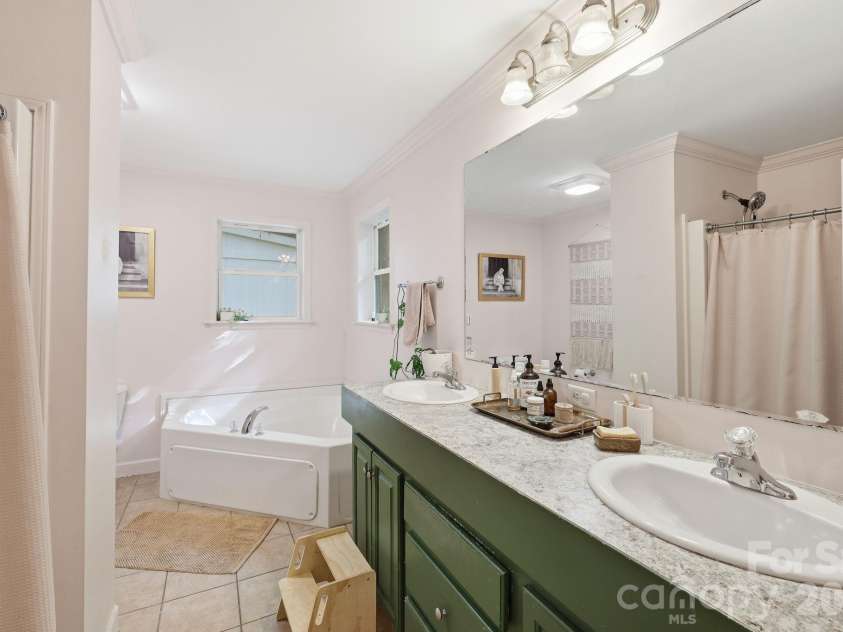 2 Coneflower Court, Black Mountain, NC 28711.  MLS# CAR4400638, YatesRealty ID 37014. 