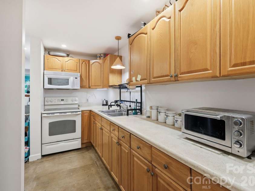 2 Coneflower Court, Black Mountain, NC 28711.  MLS# CAR4400638, YatesRealty ID 37014. 