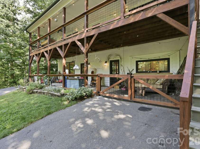 2 Coneflower Court, Black Mountain, NC 28711.  MLS# CAR4400638, YatesRealty ID 37014. 