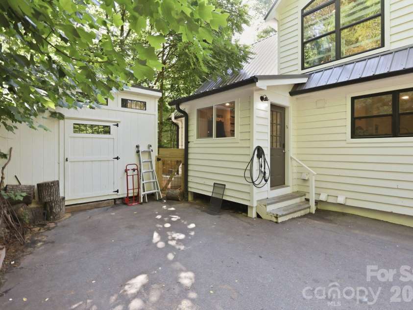 2 Coneflower Court, Black Mountain, NC 28711.  MLS# CAR4400638, YatesRealty ID 37014. 