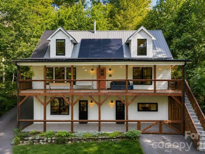 2 Coneflower Court, Black Mountain, NC 28711.  MLS# CAR4400638, YatesRealty ID 37014. 