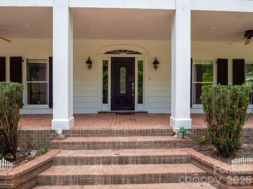 9124 Providence Road, Waxhaw, NC 28173.  MLS# CAR4402587, YatesRealty ID 37015. 
