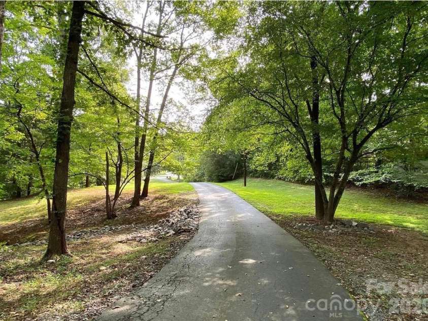 9124 Providence Road, Waxhaw, NC 28173.  MLS# CAR4402587, YatesRealty ID 37015. 