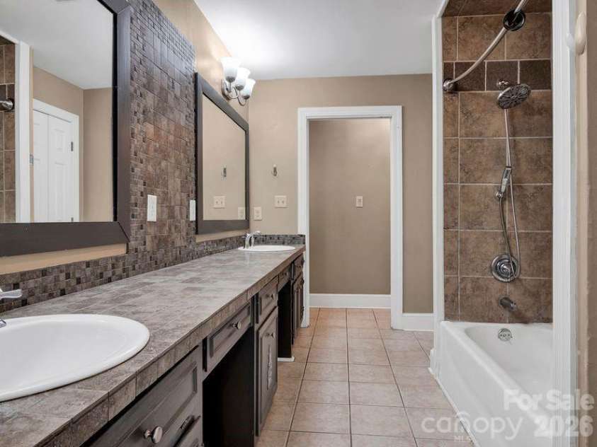 9124 Providence Road, Waxhaw, NC 28173.  MLS# CAR4402587, YatesRealty ID 37015. 