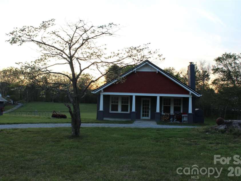 300 Banner Farm Road, Mills River, NC 28759.  MLS# CAR4370427, YatesRealty ID 37017. 