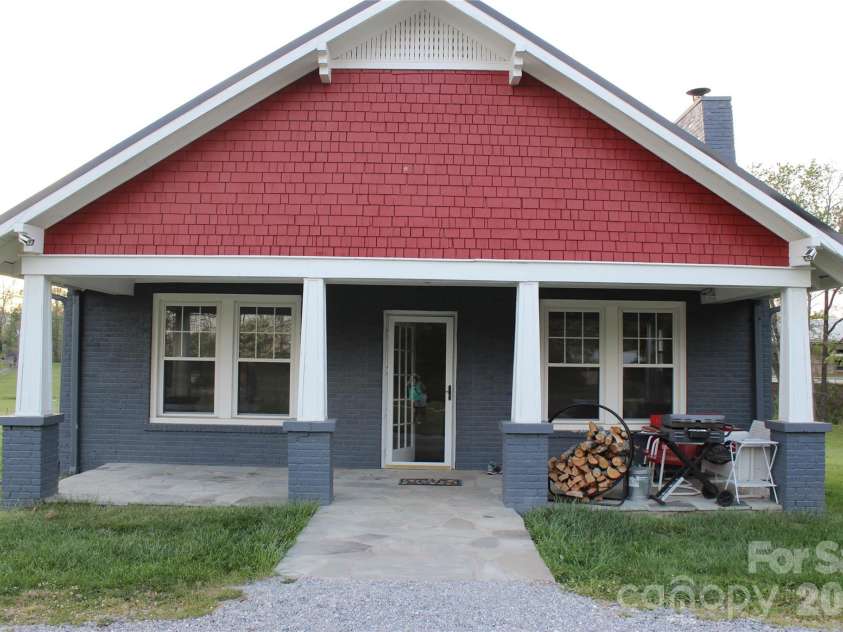 300 Banner Farm Road, Mills River, NC 28759.  MLS# CAR4370427, YatesRealty ID 37017. 