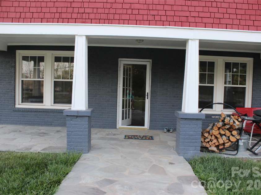 300 Banner Farm Road, Mills River, NC 28759.  MLS# CAR4370427, YatesRealty ID 37017. 