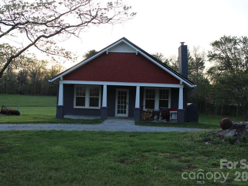 300 Banner Farm Road, Mills River, NC 28759.  MLS# CAR4370427, YatesRealty ID 37017. 