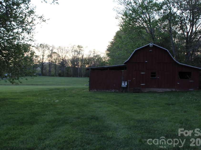 300 Banner Farm Road, Mills River, NC 28759.  MLS# CAR4370427, YatesRealty ID 37017. 