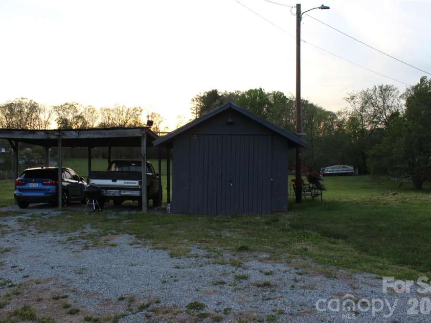 300 Banner Farm Road, Mills River, NC 28759.  MLS# CAR4370427, YatesRealty ID 37017. 