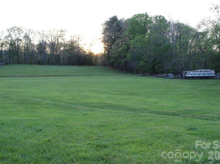 300 Banner Farm Road, Mills River, NC 28759.  MLS# CAR4370427, YatesRealty ID 37017. 