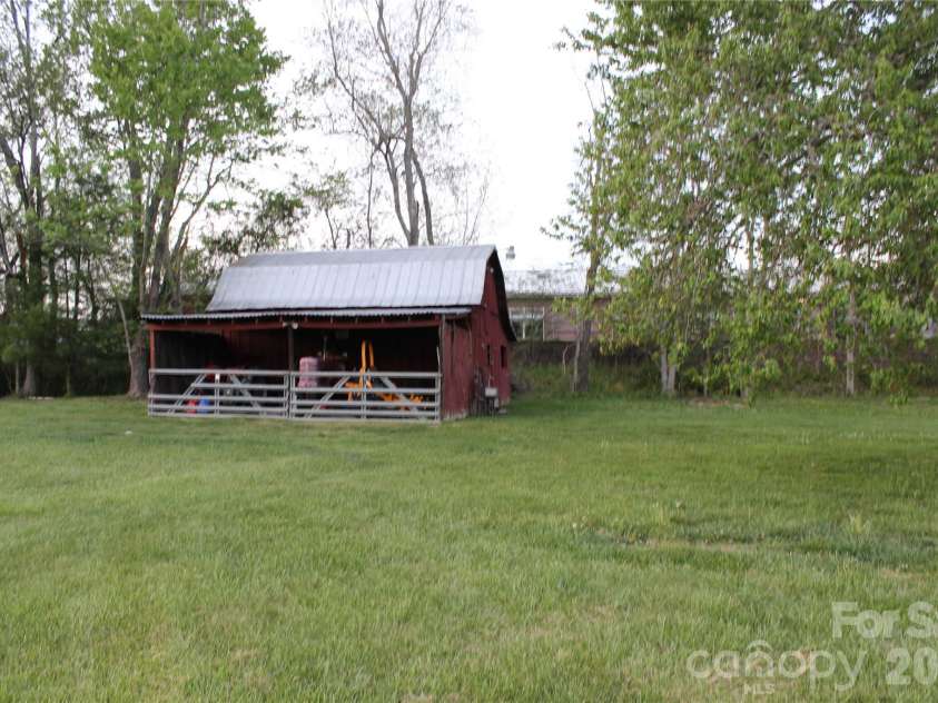 300 Banner Farm Road, Mills River, NC 28759.  MLS# CAR4370427, YatesRealty ID 37017. 