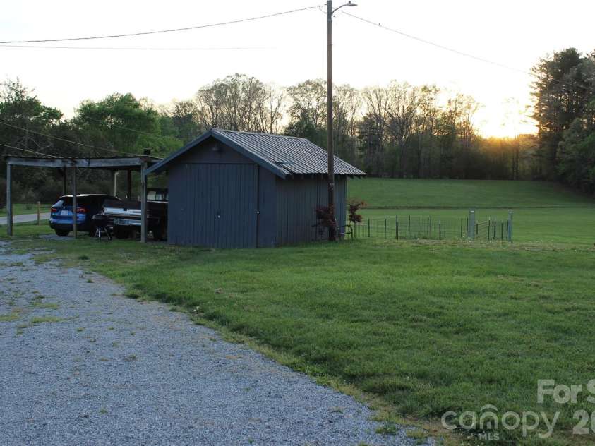 300 Banner Farm Road, Mills River, NC 28759.  MLS# CAR4370427, YatesRealty ID 37017. 