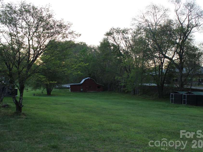 300 Banner Farm Road, Mills River, NC 28759.  MLS# CAR4370427, YatesRealty ID 37017. 