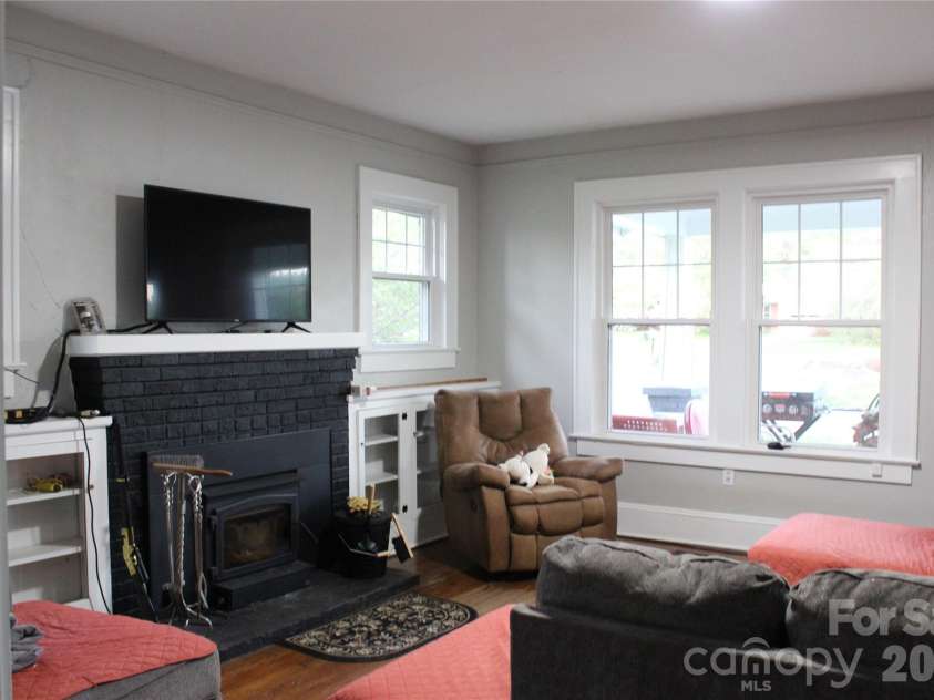 300 Banner Farm Road, Mills River, NC 28759.  MLS# CAR4370427, YatesRealty ID 37017. 
