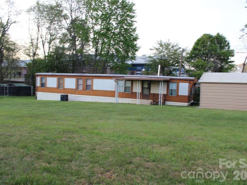 300 Banner Farm Road, Mills River, NC 28759.  MLS# CAR4370427, YatesRealty ID 37017. 