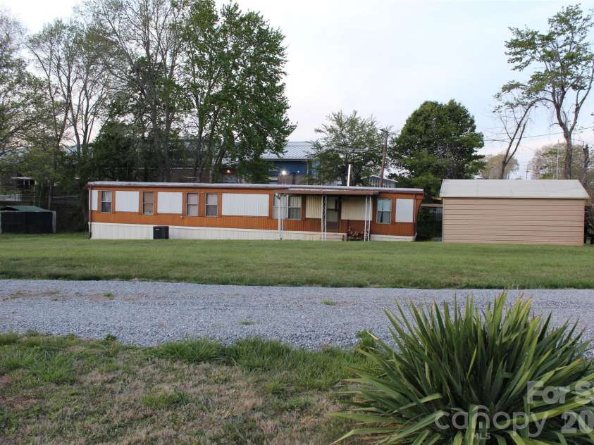 300 Banner Farm Road, Mills River, NC 28759.  MLS# CAR4370427, YatesRealty ID 37017. 