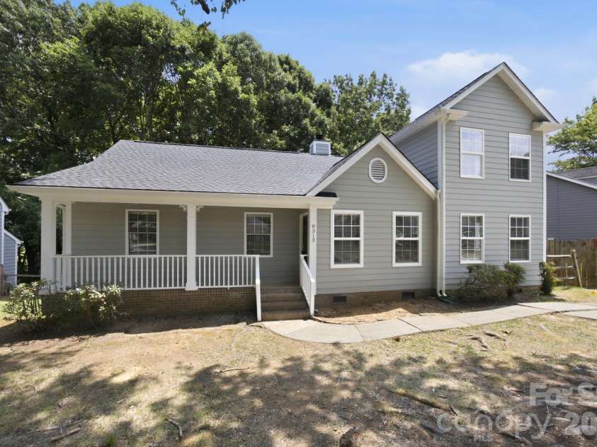 8313 Houndstooth Drive, Charlotte, NC 28227.  MLS# CAR4401386, YatesRealty ID 37018. Exterior