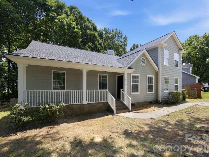 8313 Houndstooth Drive, Charlotte, NC 28227.  MLS# CAR4401386, YatesRealty ID 37018. Exterior
