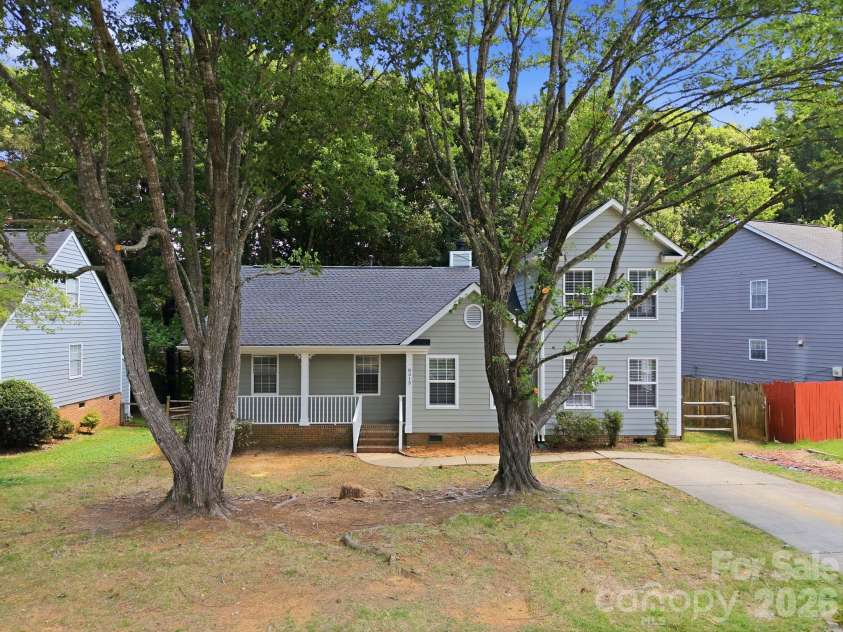 8313 Houndstooth Drive, Charlotte, NC 28227.  MLS# CAR4401386, YatesRealty ID 37018. Exterior/Front Yard