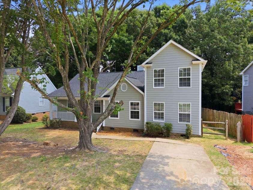8313 Houndstooth Drive, Charlotte, NC 28227.  MLS# CAR4401386, YatesRealty ID 37018. Exterior/Front Yard