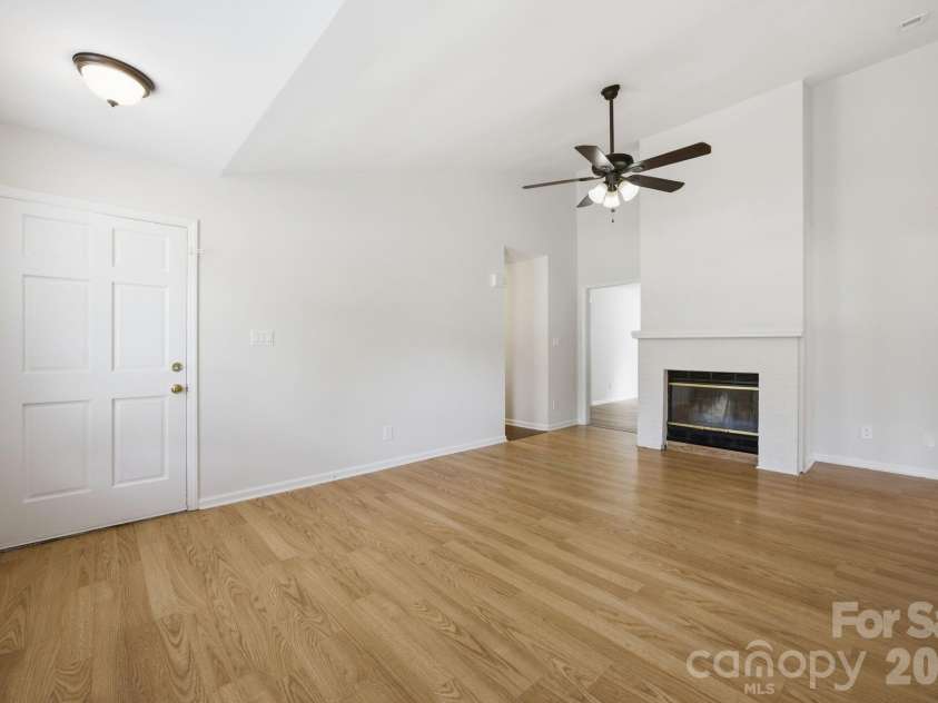 8313 Houndstooth Drive, Charlotte, NC 28227.  MLS# CAR4401386, YatesRealty ID 37018. Living
