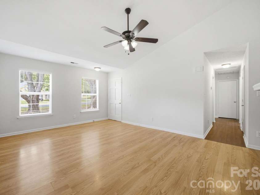 8313 Houndstooth Drive, Charlotte, NC 28227.  MLS# CAR4401386, YatesRealty ID 37018. Living