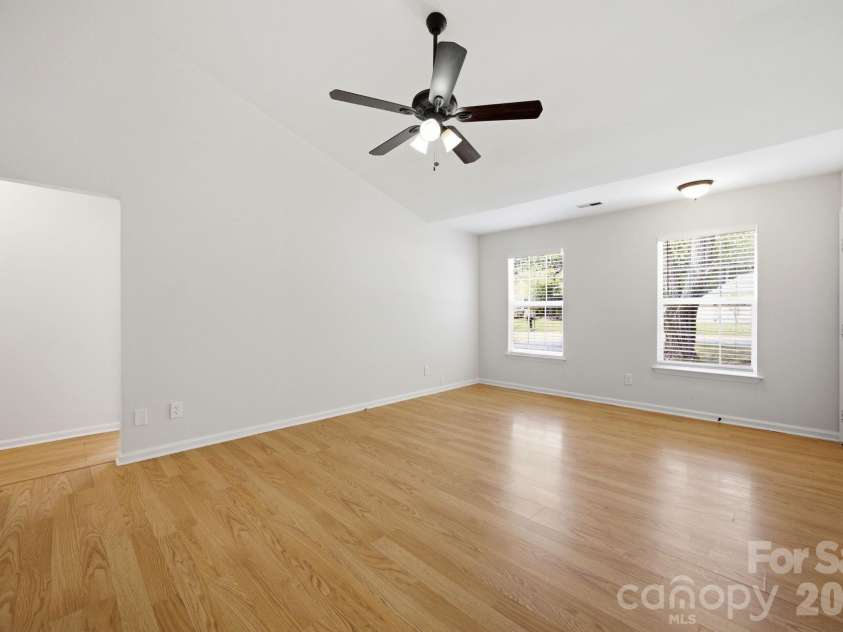 8313 Houndstooth Drive, Charlotte, NC 28227.  MLS# CAR4401386, YatesRealty ID 37018. Living