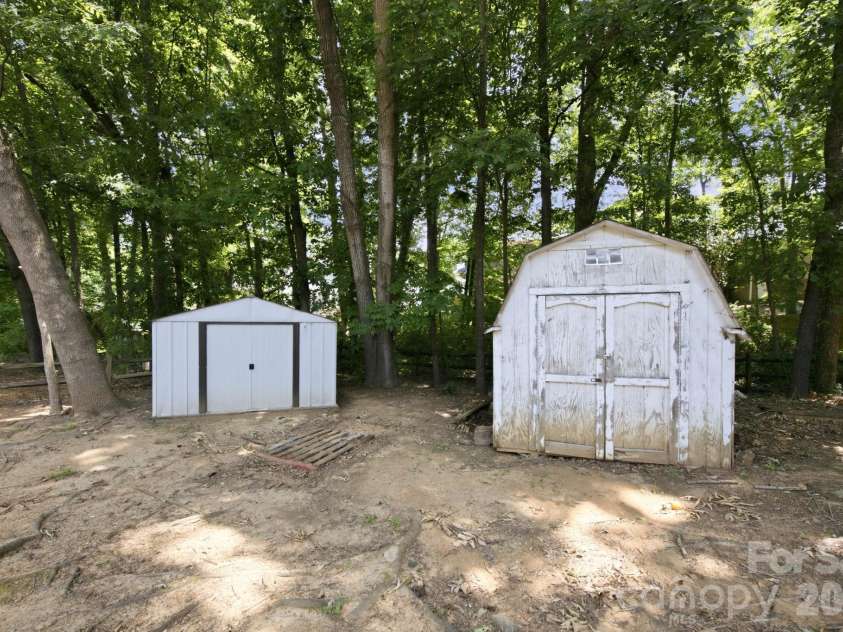 8313 Houndstooth Drive, Charlotte, NC 28227.  MLS# CAR4401386, YatesRealty ID 37018. Sheds/Storage