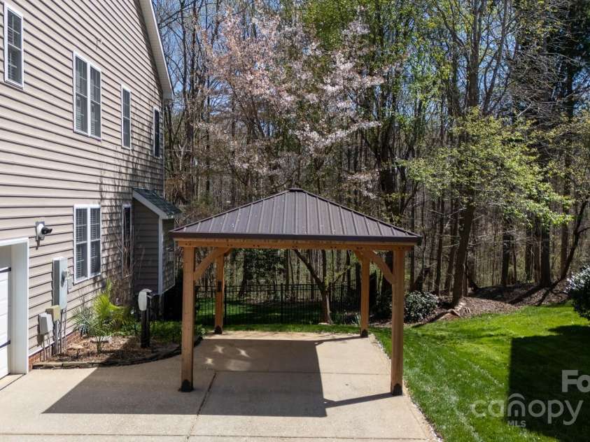 4232 Belle Meade Circle, Belmont, NC 28012.  MLS# CAR4238225, YatesRealty ID 3702. Covered parking and double garage